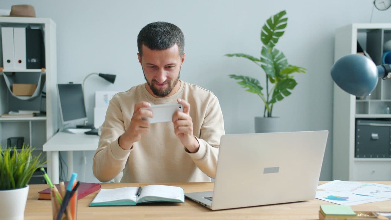 Jak tworzyć angażujące treści wideo na LinkedIn? Przewodnik dla firm i ekspertów